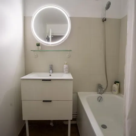 5 Personnes 50 M2 Hyper Centre *